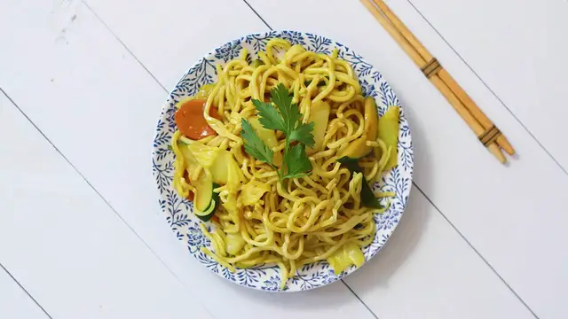 'Video thumbnail for Easy Chicken Noodles Recipe'