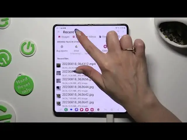 'Video thumbnail for How to Add Audio or Video Files To Your Text Message on Samsung Galaxy Z Fold 5'