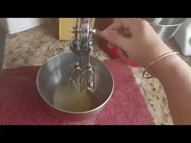 Video thumbnail for How to Use an Eggbeater