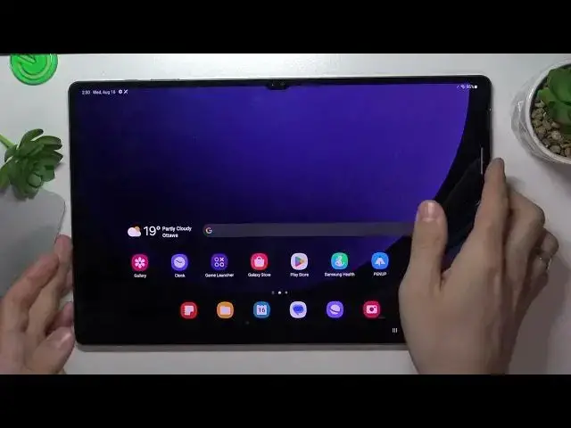 Video thumbnail for How to Clean the USB Slot of SAMSUNG Galaxy Tab S9 Ultra Tablet using Household Items