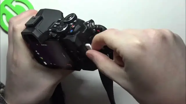 Video thumbnail for How To Insert & Remove Sd Card On Olympus E M5 MARK II