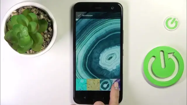Video thumbnail for How to Change Wallpapers on HTC U11 Life