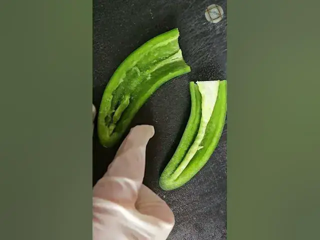 Video thumbnail for What makes chili peppers hot? #cookingtips