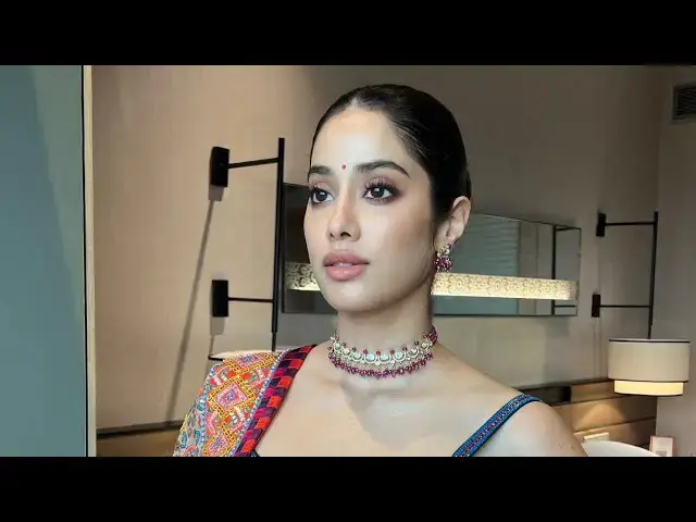 Video thumbnail for Janhvi Kapoor Effortlessly Chic Minimal Makeup Look for the Festive Season