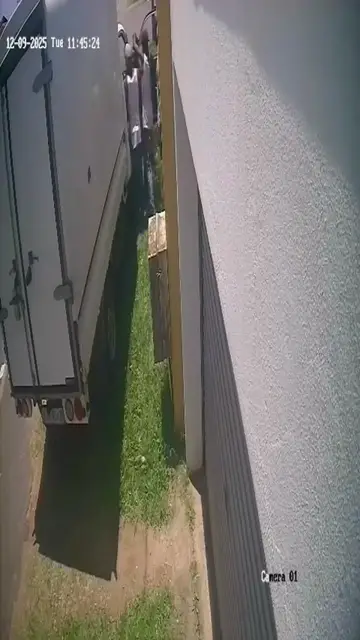 Video thumbnail for Hijacking and Robbery in Chatsworth, KwaZulu-Natal