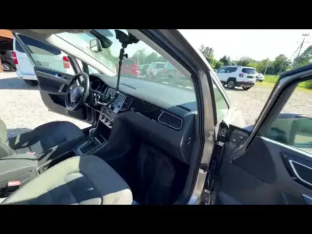 Video thumbnail for Volkswagen Golf Sportsvan – SD Card Slot Location