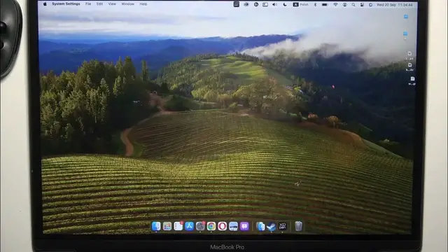 Video thumbnail for How to Pair Urbanista Seoul with Macbook?