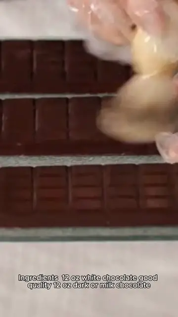 Video thumbnail for Peppermint bark recipe