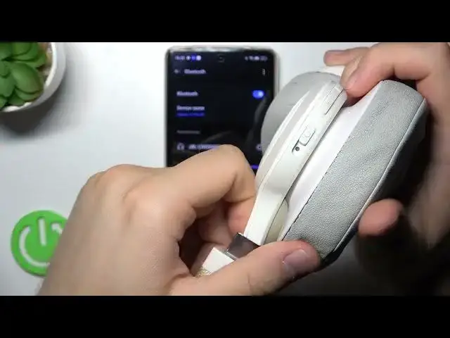 Video thumbnail for How to Perform Hard Reset of JBL Live 500BT - Factory Reset