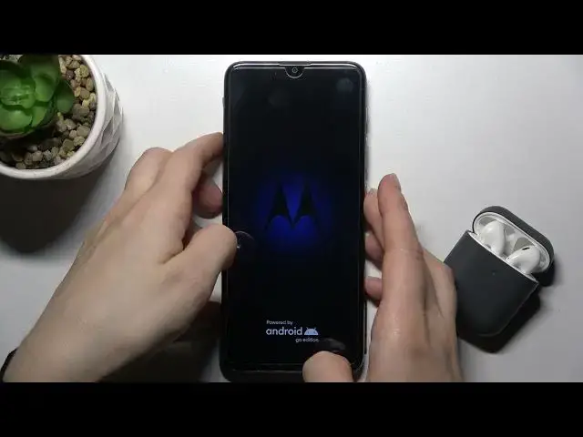 'Video thumbnail for How to Switch On MOTOROLA Moto E20 // Power On'