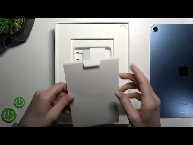 Video thumbnail for What protective silicon case comes with iPad Air 5th Gen WiFi box?