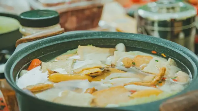 'Video thumbnail for Easy Slow Cooker Lasagna Soup Recipe'