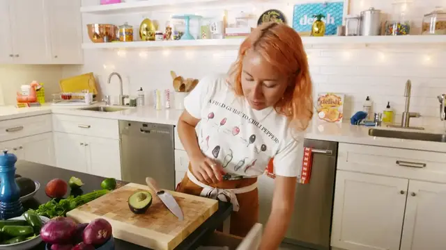 Video thumbnail for Chef Lena Tries 10 Of The Weirdest Guacamole Recipes To Find The Perfect One _ Delish(720P_HD)