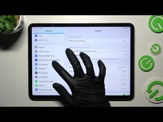 Video thumbnail for How to Turn On / Turn Off Auto Brightness for Screen on the iPad Pro 11'' 2022 - Adaptive Brightness