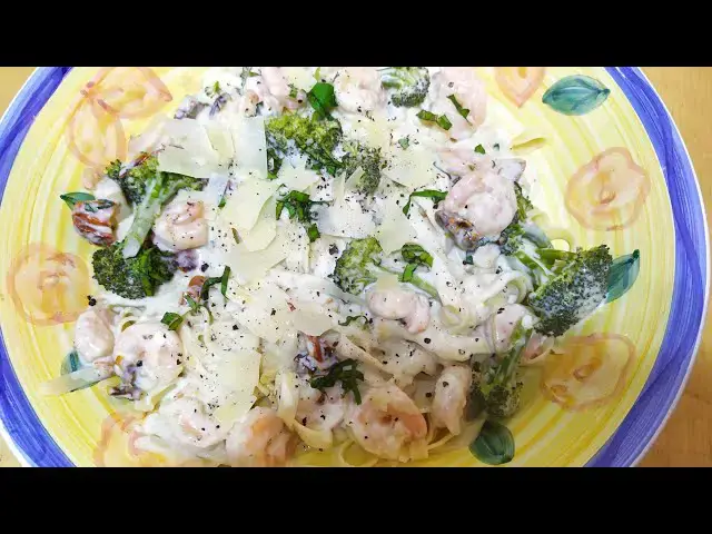Video thumbnail for Shrimp and Pasta a la Blue Fin of Columbia, South Carolina