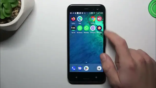 Video thumbnail for How to Hide Home Screen App Notification Dots on HTC U11 Life