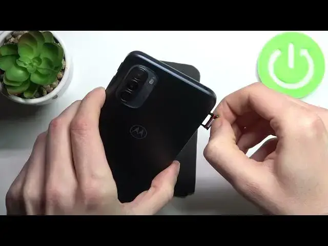 'Video thumbnail for How to Install SIM & SD Card in MOTOROLA Moto G31 – Find Card Slot'