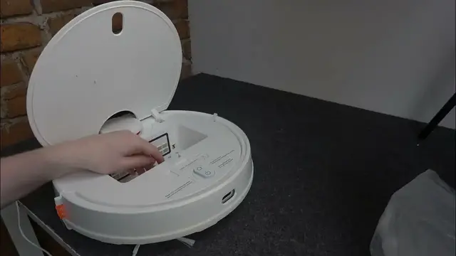 Video thumbnail for How To Insert and Remove Dust Bin on XIAOMI Robot Vacuum S10 | Dust Bin Insertion & Removal Guide!