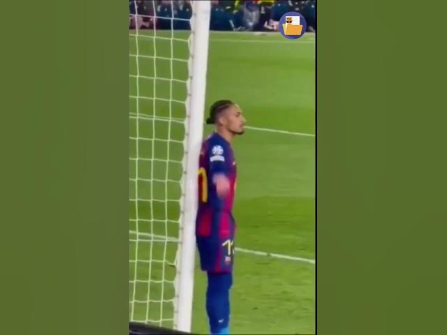 Video thumbnail for El momento de Raphinha levantando a la grada de animación 🥰