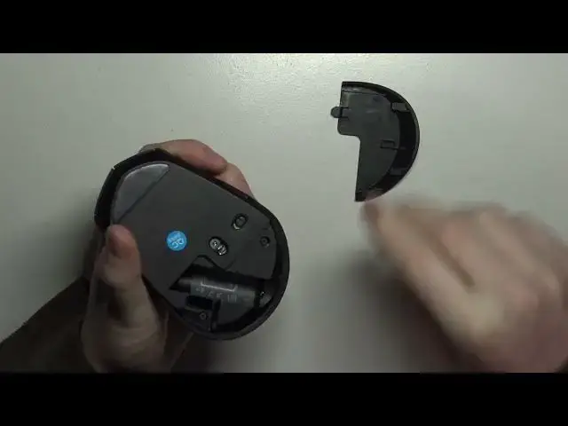 Video thumbnail for How To Insert Batteries In Logitech M720