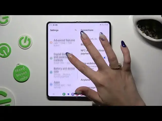 Video thumbnail for How to Turn On & Turn Off the Fast Wireless Charging Option on SAMSUNG Galaxy Z Fold5