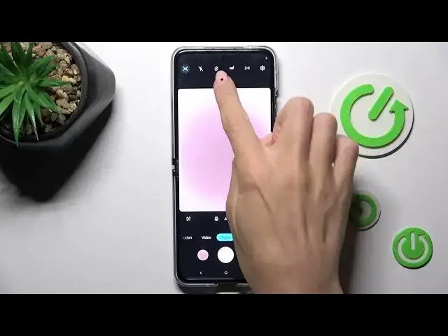 Video thumbnail for How to Set the Timer on the Camera of MOTOROLA Razr 40 Ultra