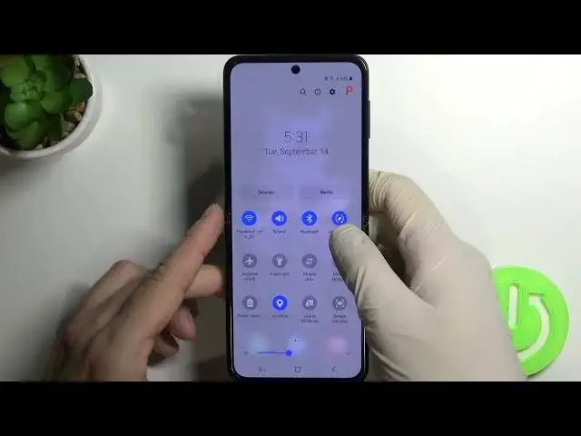 Video thumbnail for How to Find and Turn On  Flashlight in SAMSUNG Galaxy Z Flip3 - Activate Flashlight