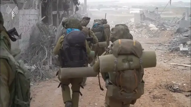 'Video thumbnail for LIVE: Israeli Army Infantry Units and Merkava III Tanks Engage in Intense Combat in Gaza Strip'