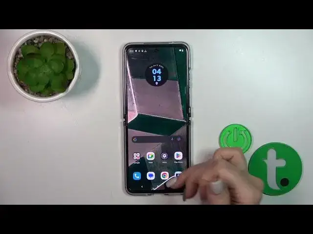 'Video thumbnail for How to Install the iOS Keyboard & Emojis on MOTOROLA Razr 40 Ultra - Green Apple Keyboard App'