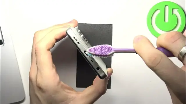 Video thumbnail for Efficient Cleaning of OPPO 8A2X USB Charging Port - Simple Steps Using Household Tools