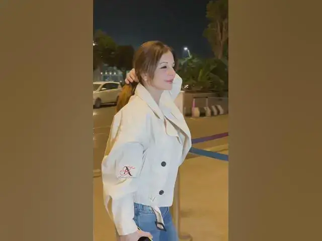 Video thumbnail for Sussanne Khan Spotted at Airport