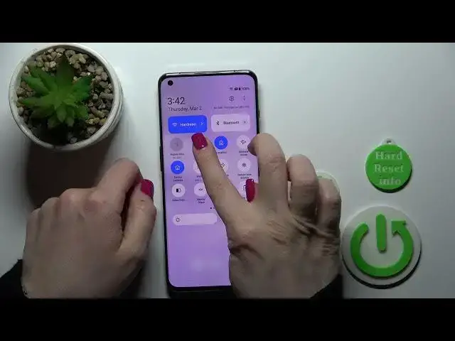 'Video thumbnail for How to Switch On Flashlight on OnePlus 11'