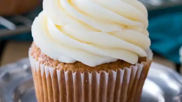 Video thumbnail for Cream cheese frosting recipe