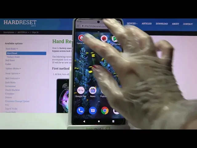 'Video thumbnail for How to Use Two Apps on One Screen in MOTOROLA Edge 20 – Dual Screen'
