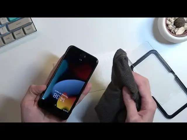 Video thumbnail for How to Put Tempered Glass on iPhone SE 2022 - Install Glass Screen