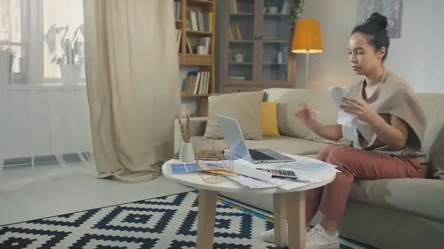 Video thumbnail for Managing Finances During Economic Fluctuations in the USA