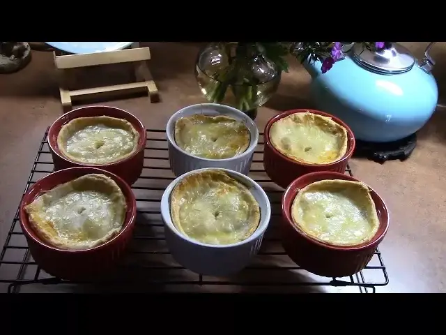 Video thumbnail for Easy Chicken Pot Pie Minis