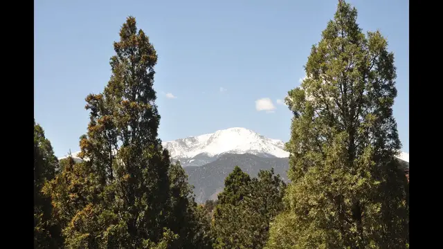 Video thumbnail for Garden of the Gods and Pikes Peak