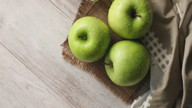 Video thumbnail for Effects of Eating a Raw Food Diet for 7 Days