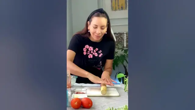 Video thumbnail for Me cene esta empanada keto y me encantó #shorts