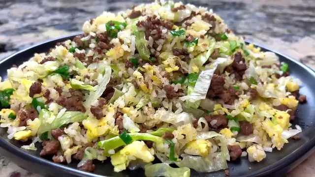 'Video thumbnail for Ground Beef Fried Rice Recipe ¦ Easy Ground Beef And Crispy Lettuce Fried Rice (720p 60fps)'
