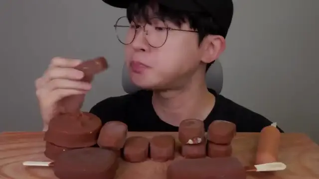 Video thumbnail for Korean Chocolate Ice Cream   ASMR Mukbang(720P HD)