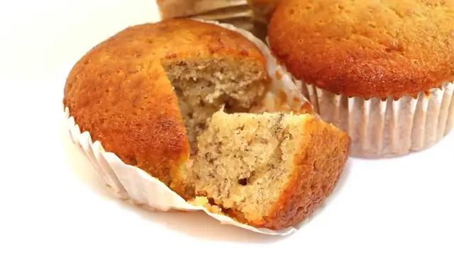 Video thumbnail for banana muffin recipe
