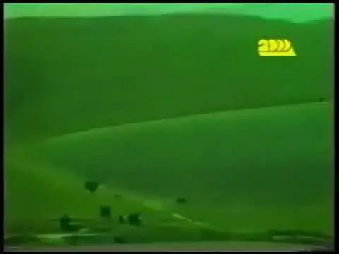 'Video thumbnail for Orbe sobrevoando Crop Circle em Wiltshire, Reino Unido — 26/07/1990 (Steve Alexander)'