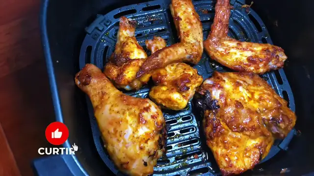 Video thumbnail for FRANGO na AIRFRYER SEM FICAR SECO, CARNE MACIA e SUCULENTA. FRANGO FRITO COM BATATAS SEM ÓLEO.