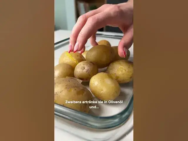 Video thumbnail for Diese "Glass-Kartoffeln" werden dich umhauen! #shorts # #foodie #rezept #kochen #mittagessen #yummy