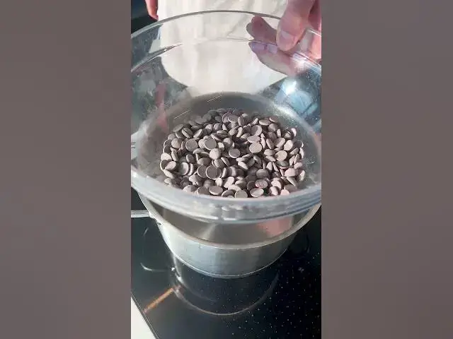 Video thumbnail for Chocolate Mousse mit Aquafaba #veganuary