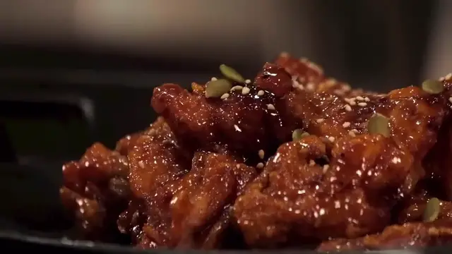 'Video thumbnail for How to make Korean Fried Chicken (Dakgangjeong, 닭강정) - Easy and delicious! (720p 30fps)'