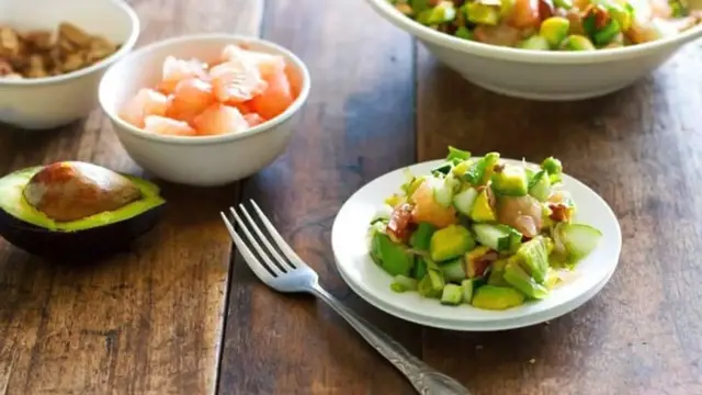 Video thumbnail for Avocado Cucumber Grapefruit Salad recipe