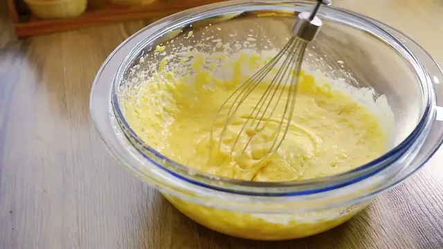 Video thumbnail for Kneading Dough With Hand Mixer in 3 Easy Steps
